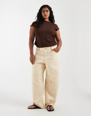 PIECES Curve barrel jeans in off white